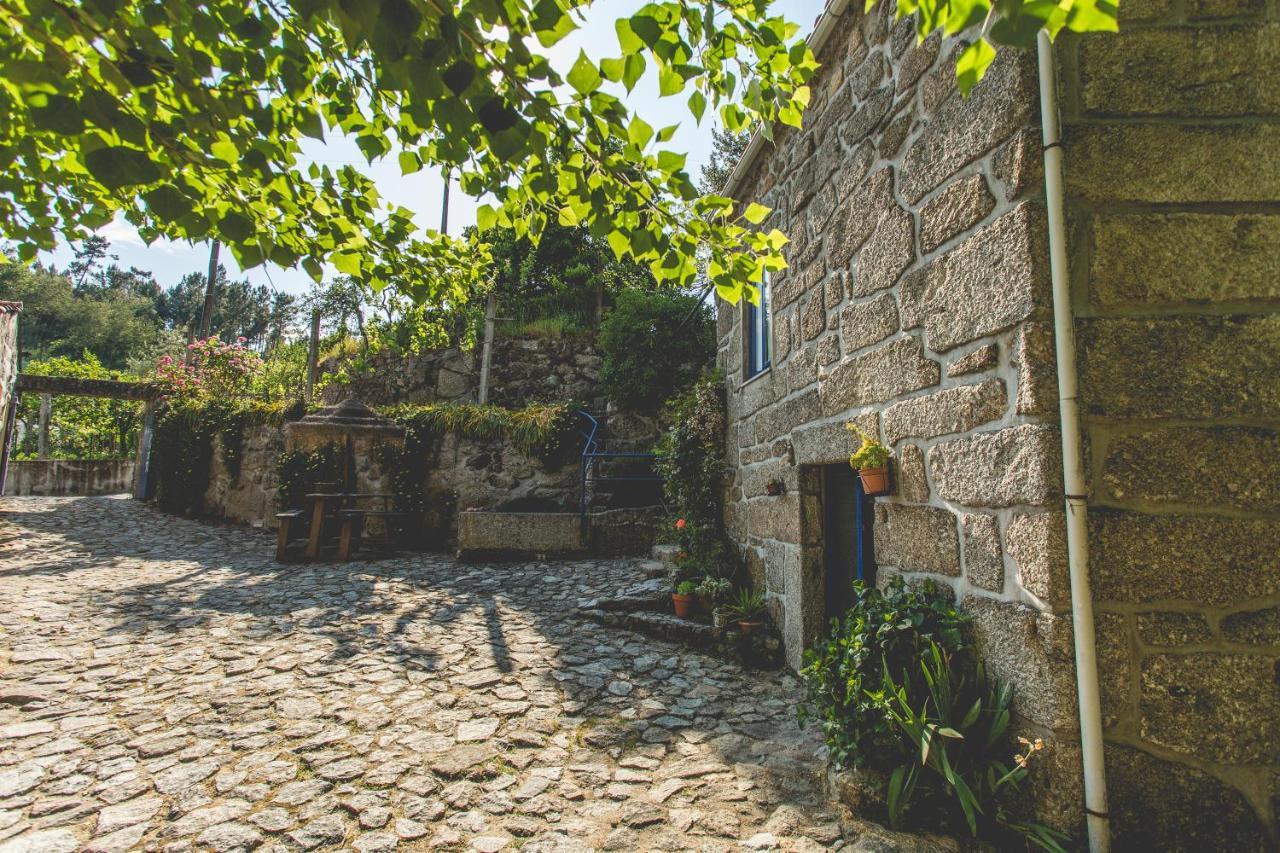 Out Of Town Hostel Castelo de Paiva Exterior photo